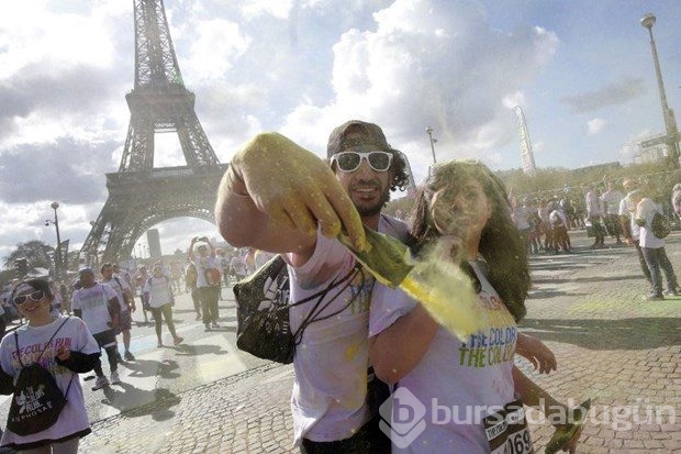 Paris'te renkli koşu