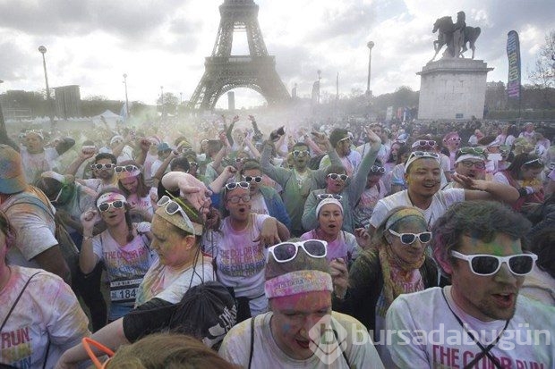 Paris'te renkli koşu