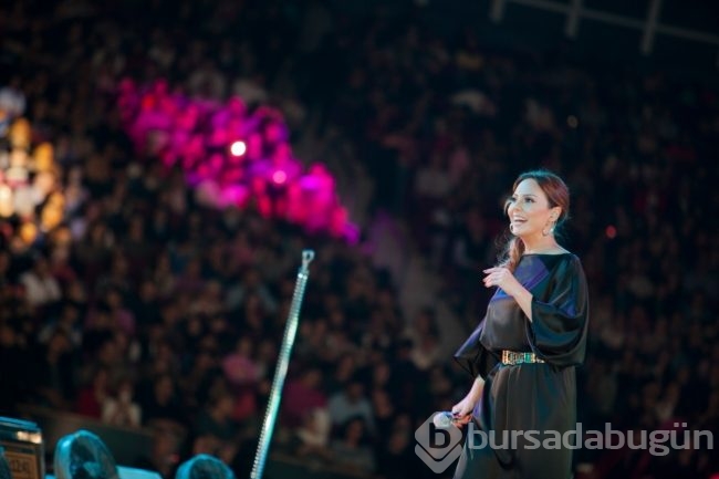 Ebru Gündeş konserlerini bakın neden iptal etmemiş !