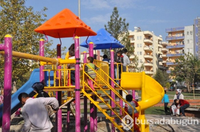 Yaratıcı bir çocukluğun katili: Rengarenk plastikten oyun parkları