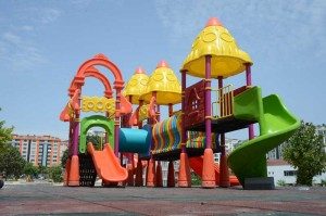 Yaratıcı bir çocukluğun katili: Rengarenk plastikten oyun parkları