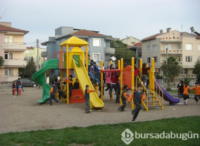 Yaratıcı bir çocukluğun katili: Rengarenk plastikten oyun parkları