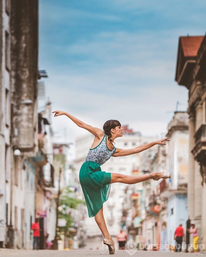 Küba sokakları dansa doydu