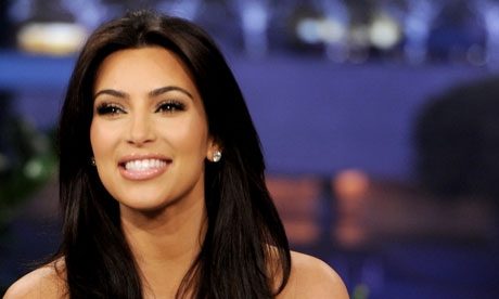 Kim Kardashian ten rengi tulum giyerse...