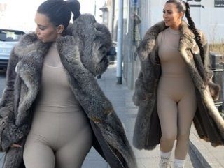 Kim Kardashian ten rengi tulum giyerse...