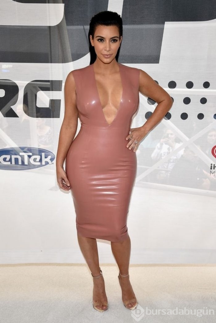 Kim Kardashian ten rengi tulum giyerse...