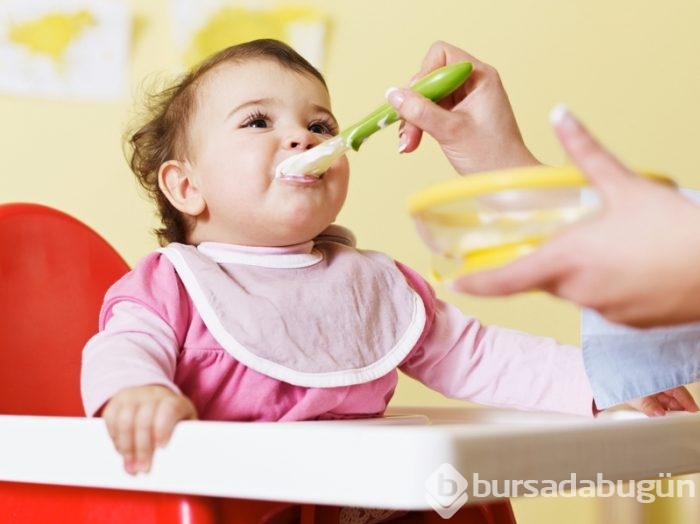 Çocuğunuza yemek yedirirken bunları yapmayın