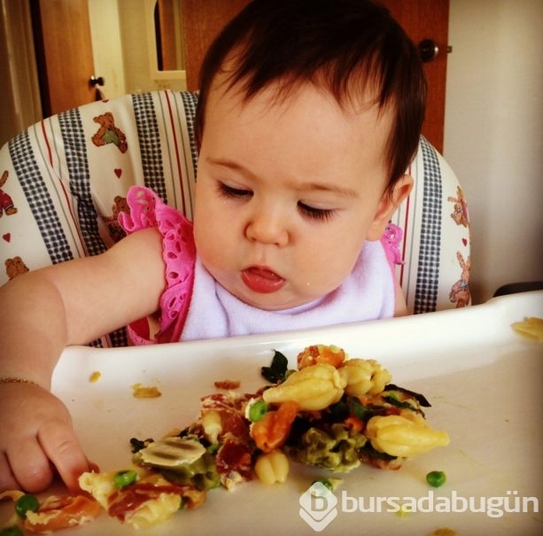 Çocuğunuza yemek yedirirken bunları yapmayın