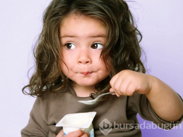 Çocuğunuza yemek yedirirken bunları yapmayın