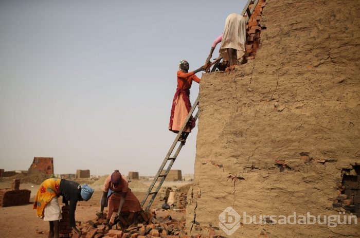 Sudan'da kadın tuğla işçileri