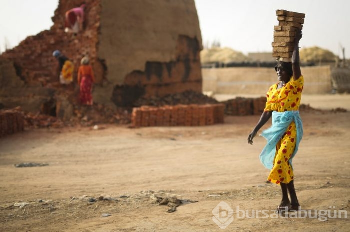 Sudan'da kadın tuğla işçileri