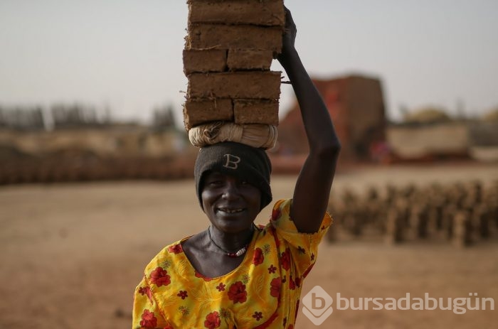 Sudan'da kadın tuğla işçileri