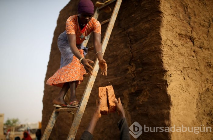 Sudan'da kadın tuğla işçileri