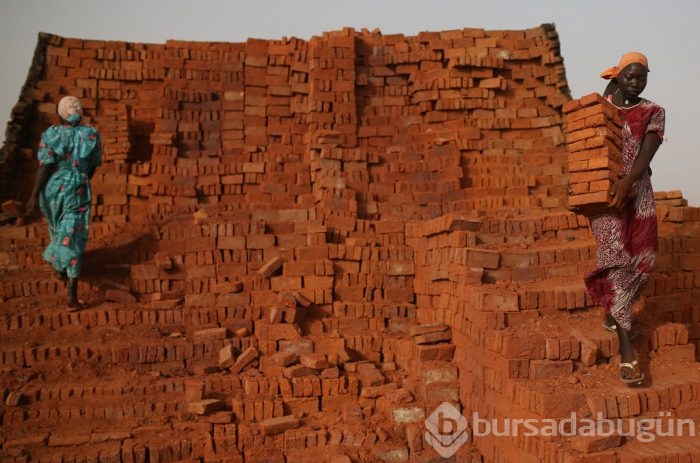 Sudan'da kadın tuğla işçileri