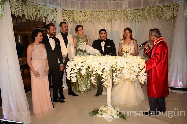 Nikah şahitleri düğüne damga vurdu!