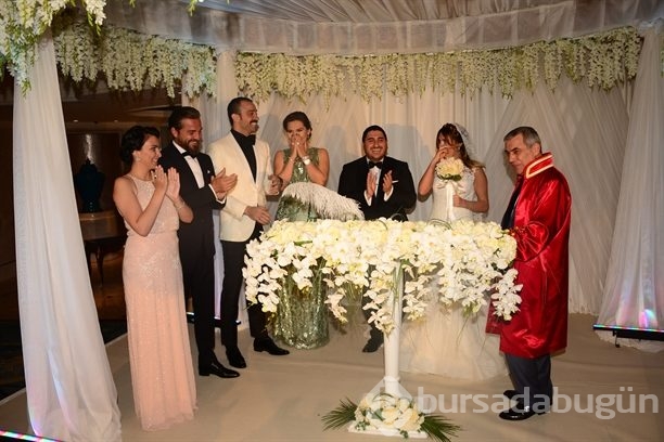 Nikah şahitleri düğüne damga vurdu!