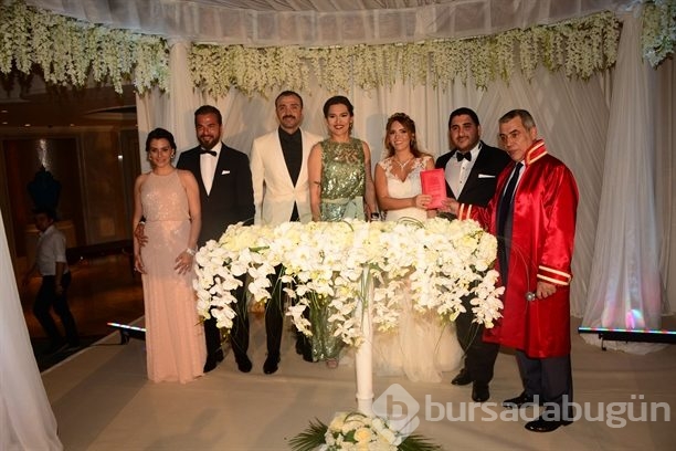Nikah şahitleri düğüne damga vurdu!