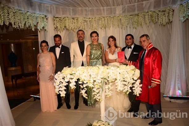 Nikah şahitleri düğüne damga vurdu!