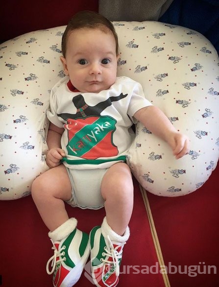 Alp Kırşan'dan çekirdek aile pozu