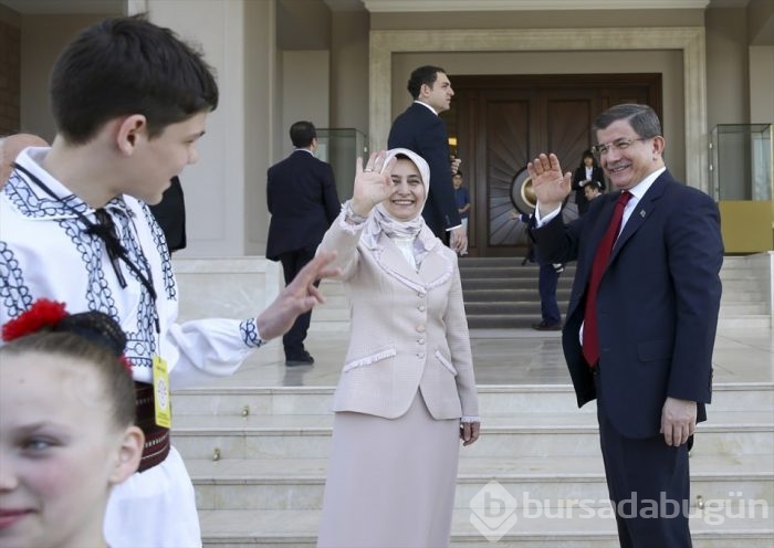 Davutoğlu, çocuklarla bir araya geldi
