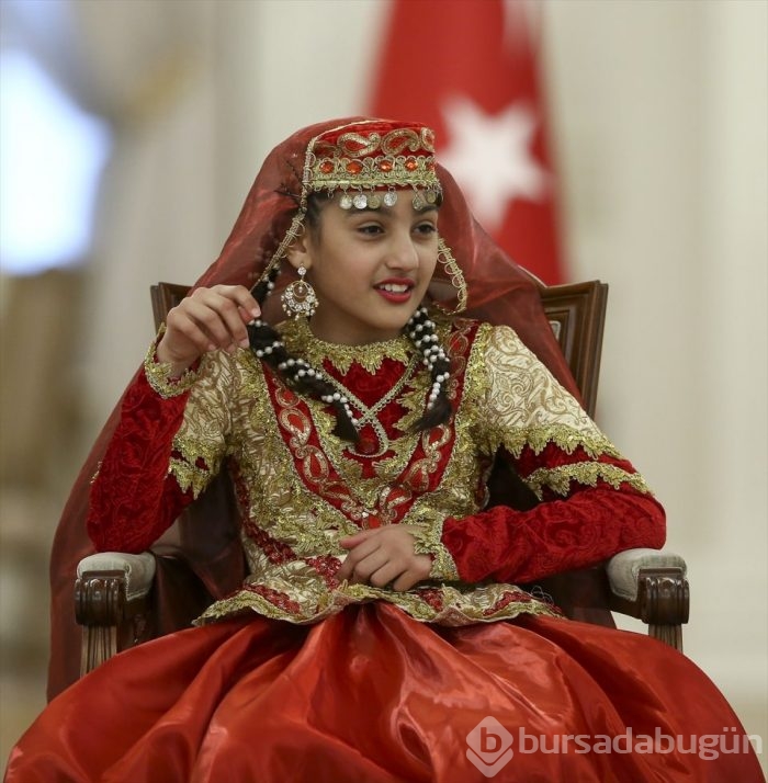 Davutoğlu, çocuklarla bir araya geldi