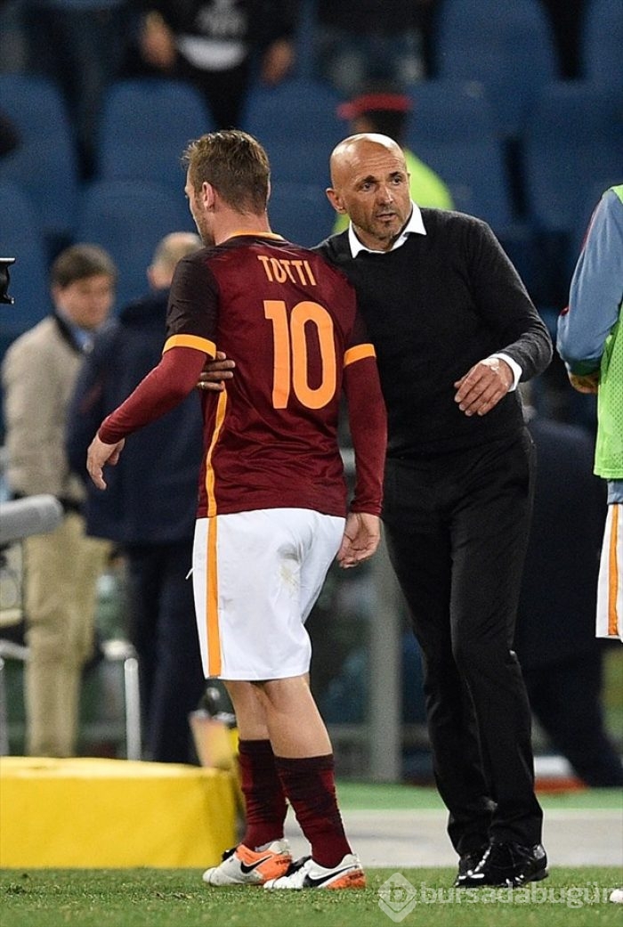 39 yaşındaki Totti dümene geçti!
