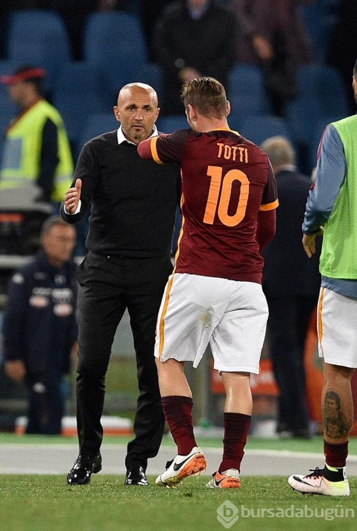 39 yaşındaki Totti dümene geçti!
