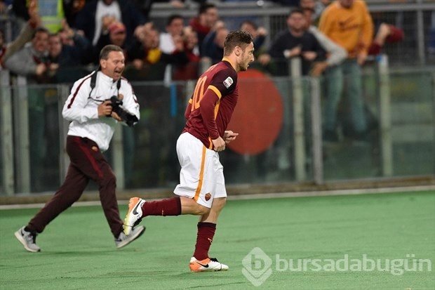 39 yaşındaki Totti dümene geçti!

