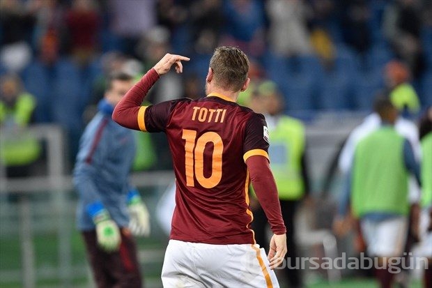 39 yaşındaki Totti dümene geçti!
