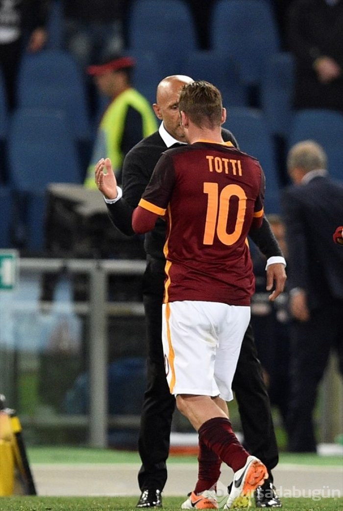 39 yaşındaki Totti dümene geçti!
