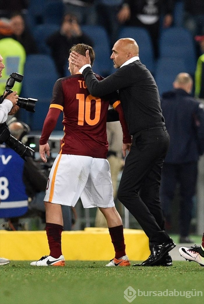 39 yaşındaki Totti dümene geçti!

