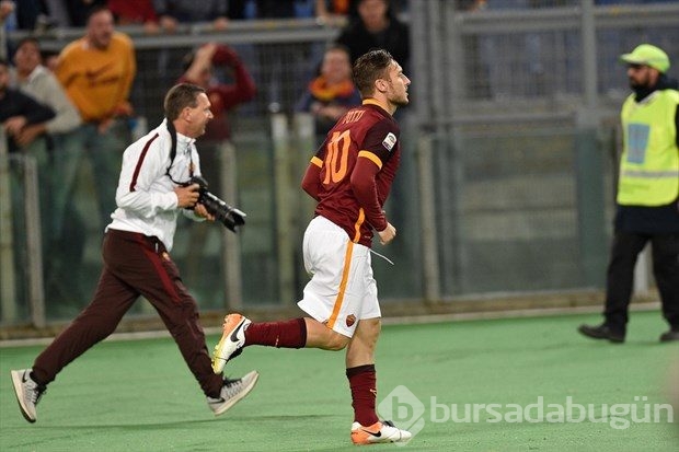 39 yaşındaki Totti dümene geçti!
