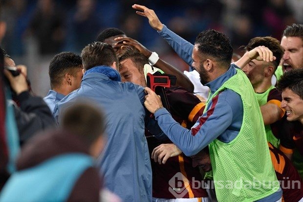 39 yaşındaki Totti dümene geçti!
