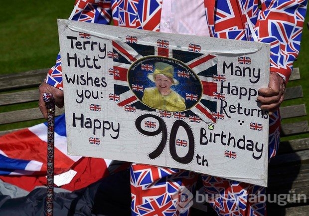 İngiltere Kraliçesi Elizabeth 90 yaşına girdi
