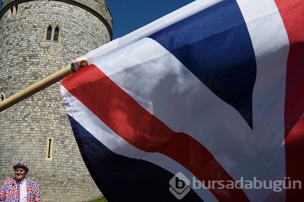 İngiltere Kraliçesi Elizabeth 90 yaşına girdi
