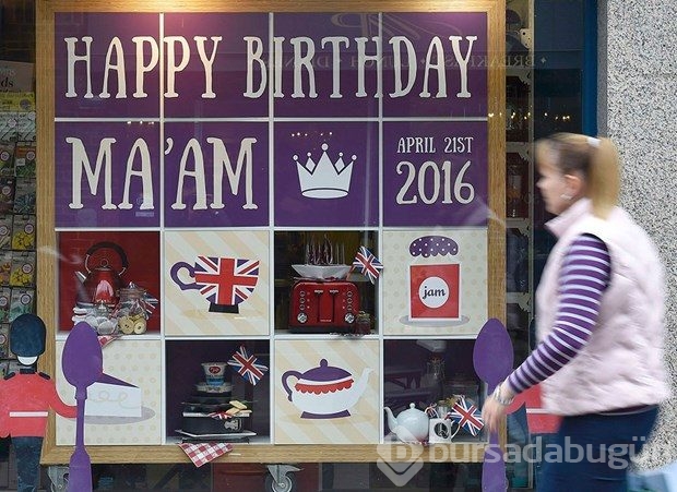 İngiltere Kraliçesi Elizabeth 90 yaşına girdi
