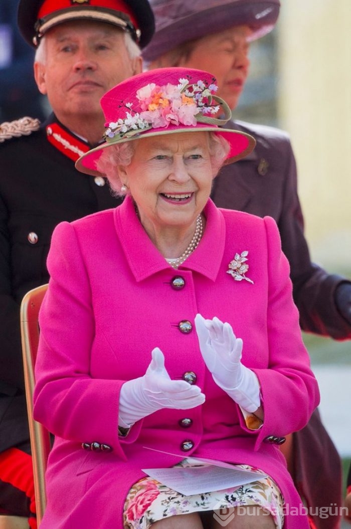 İngiltere Kraliçesi Elizabeth 90 yaşına girdi
