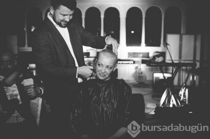 Düğün gününde saçlarını kazıttı
