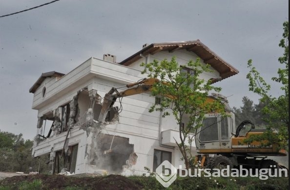 Kaçak lüks villa böyle yıkıldı