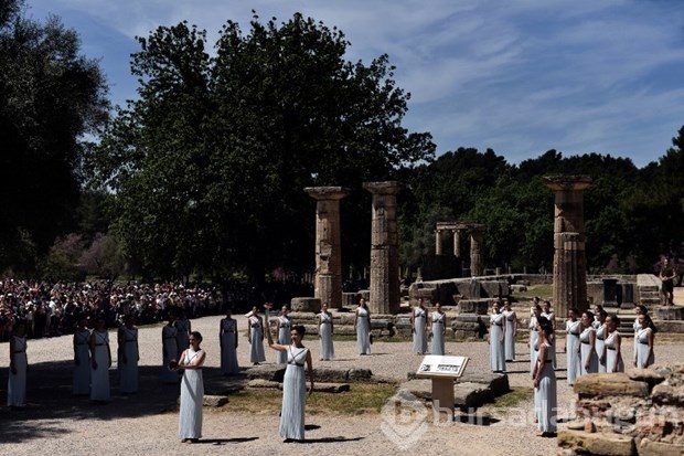 Olimpiyat meşalesi Yunanistan'da yakıldı
