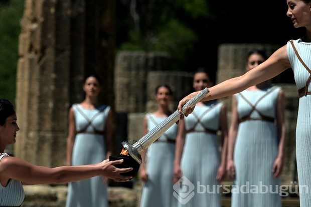 Olimpiyat meşalesi Yunanistan'da yakıldı
