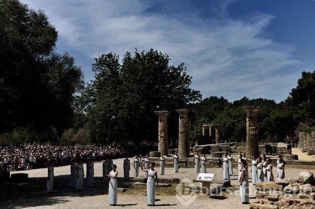 Olimpiyat meşalesi Yunanistan'da yakıldı
