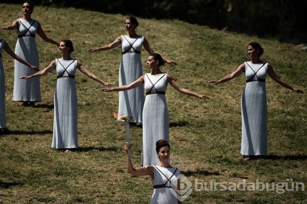 Olimpiyat meşalesi Yunanistan'da yakıldı
