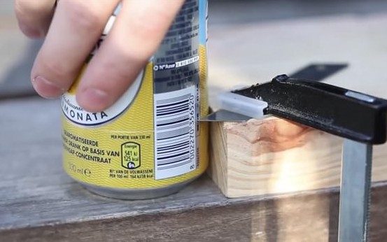 Çılgın deneycinin kola kutusundan yaptığına çok şaşıracaksınız...