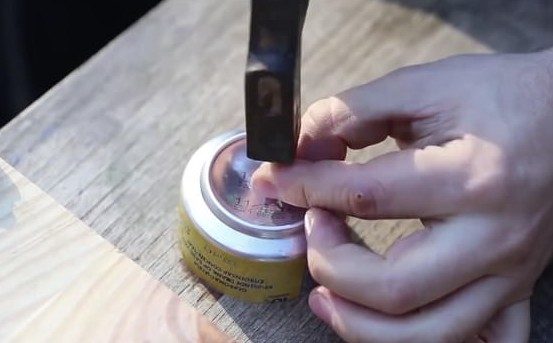 Çılgın deneycinin kola kutusundan yaptığına çok şaşıracaksınız...
