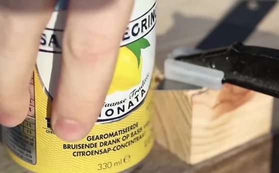 Çılgın deneycinin kola kutusundan yaptığına çok şaşıracaksınız...