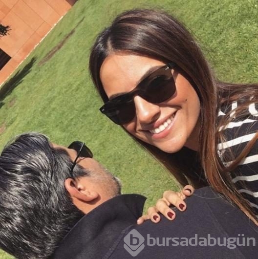 Pırıltılı dünyayı elinin tersiyle iten güzel