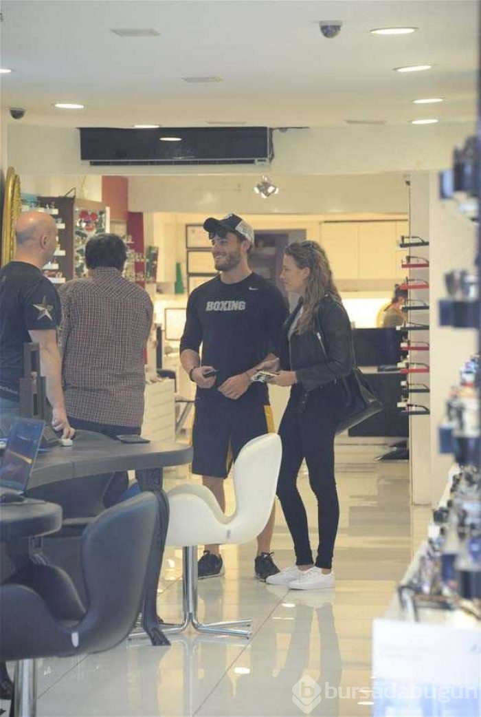 Serenay ile Kerem'in reklamı tartışılıyor