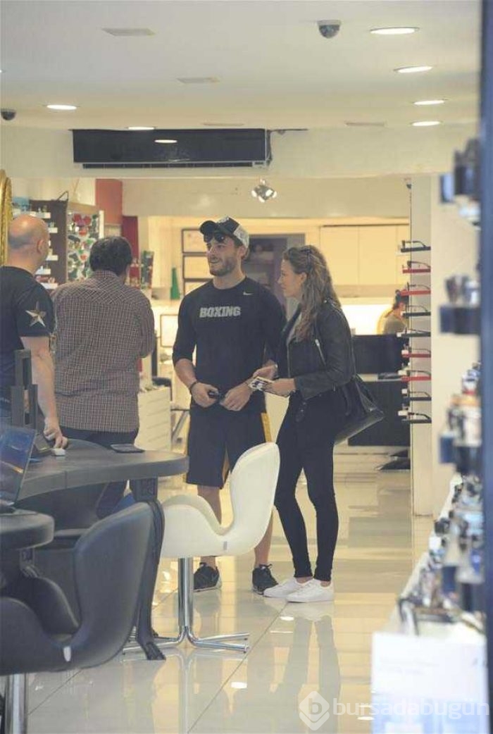 Serenay ile Kerem'in reklamı tartışılıyor