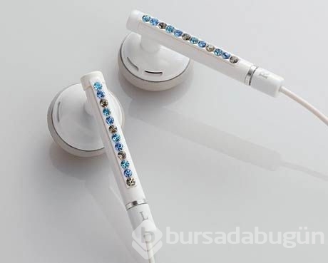 Bu küpelerle hem müzik dinleyip hem de şık olabilirsiniz